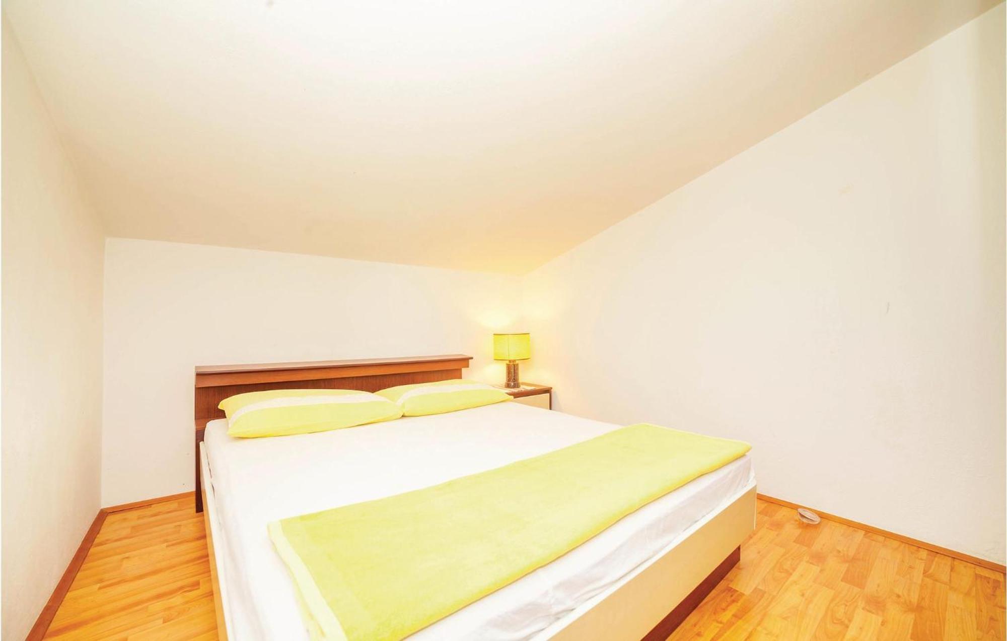 2 Bedroom Amazing Apartment In Crikvenica Luaran gambar