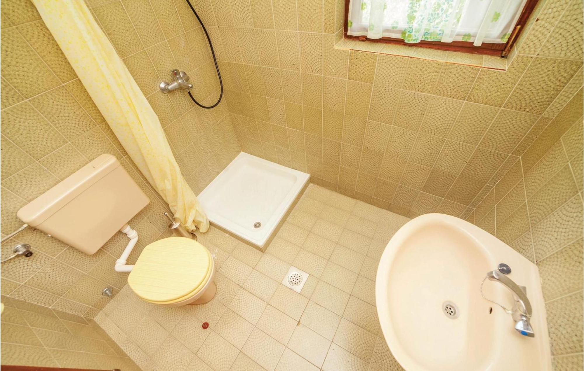 2 Bedroom Amazing Apartment In Crikvenica Luaran gambar