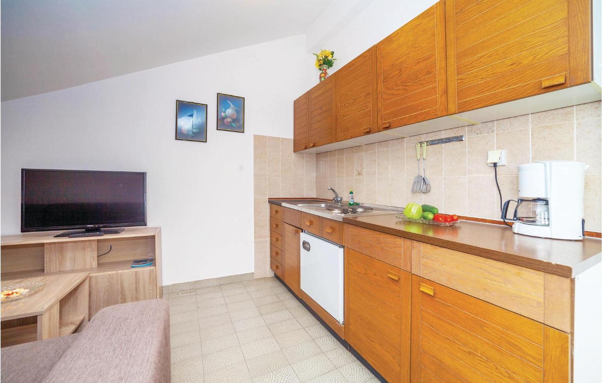 2 Bedroom Amazing Apartment In Crikvenica Luaran gambar