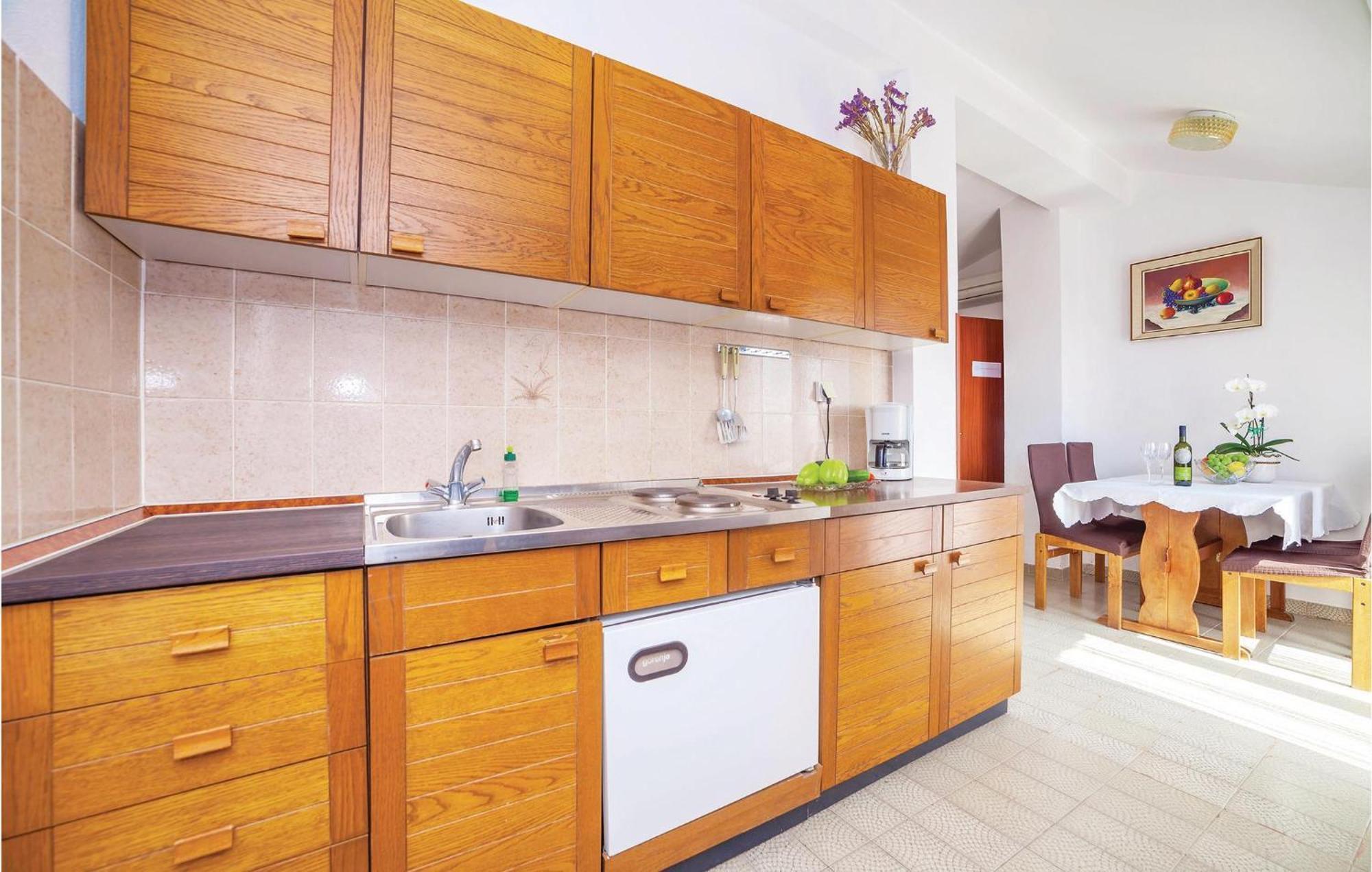 2 Bedroom Amazing Apartment In Crikvenica Luaran gambar